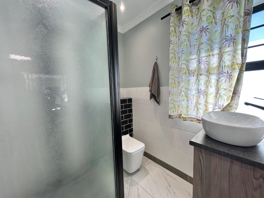 4 Bedroom Property for Sale in Wavecrest Eastern Cape